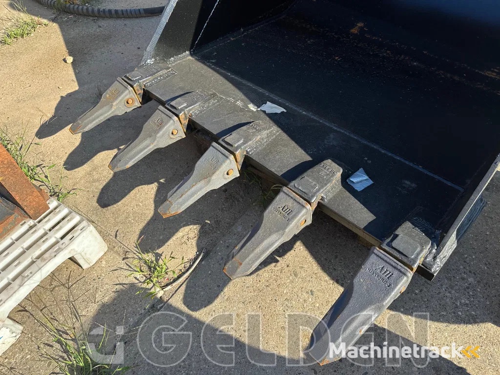 New bucket for 20-25t excavator 80 pin, 130cm with teeth