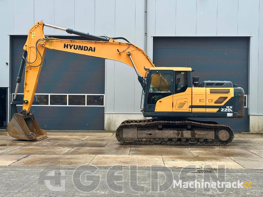 Hyundai HX220L