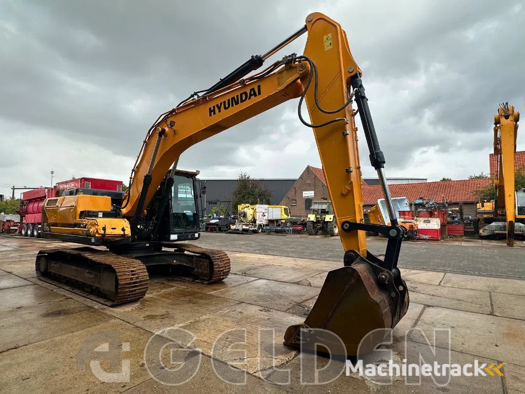 Hyundai HX220L