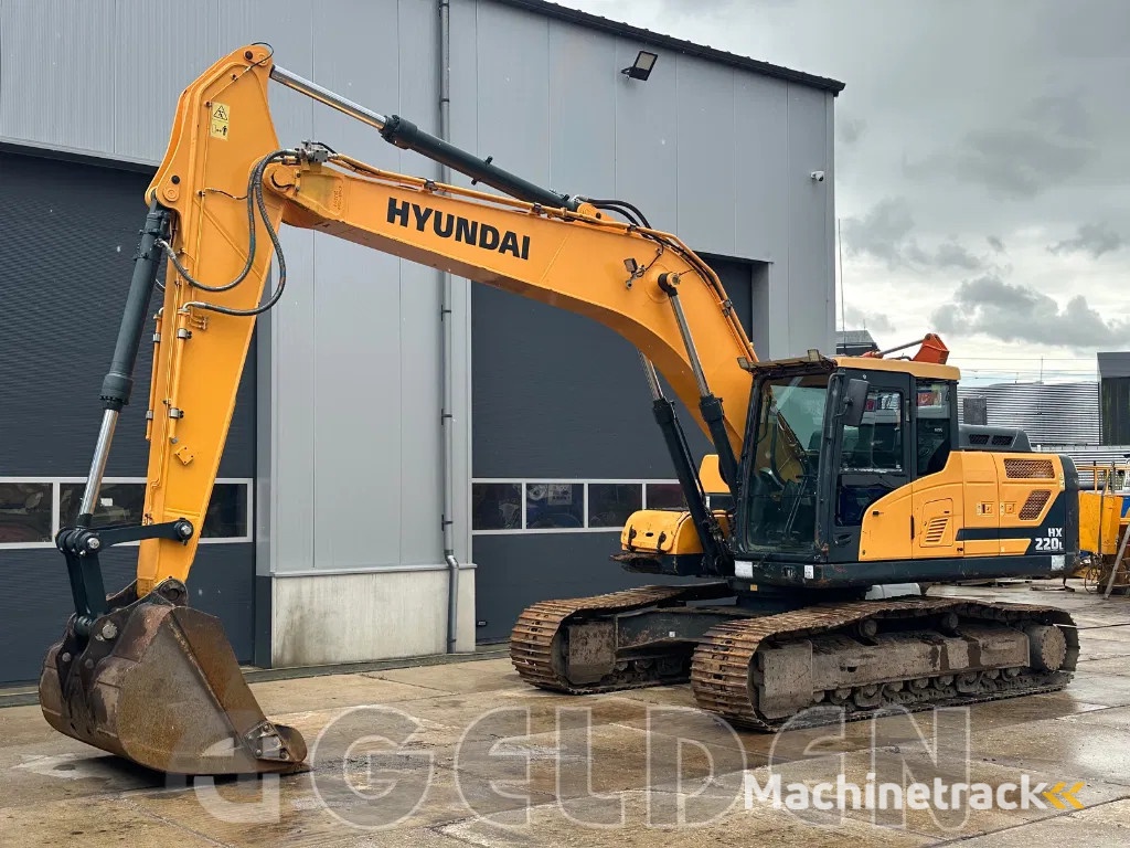 Hyundai HX220L
