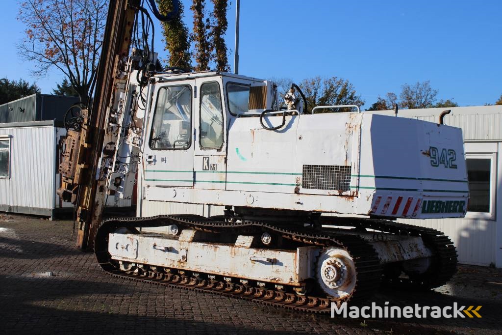 Liebherr R 942
