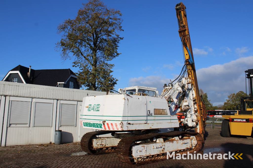 Liebherr R 942