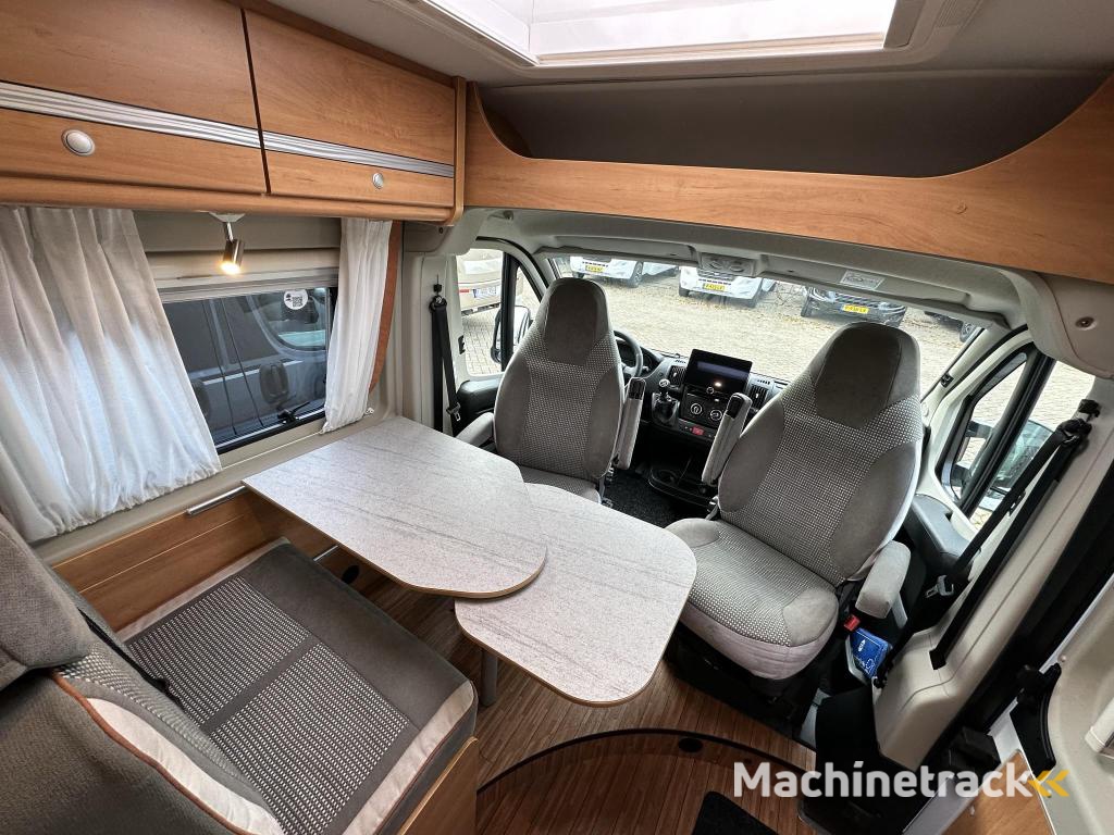 Pössl Buscamper 2 Win S Plus busbiker en zonnepanneel