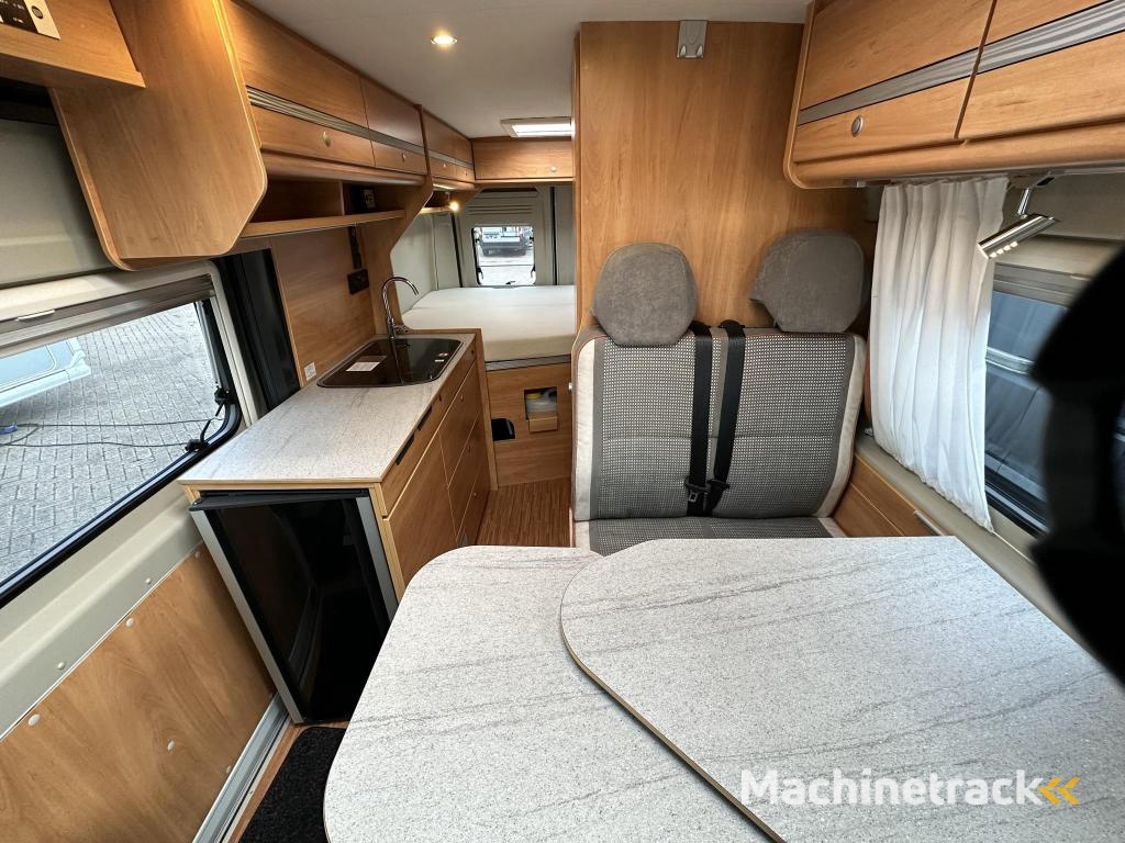 Pössl Buscamper 2 Win S Plus busbiker en zonnepanneel