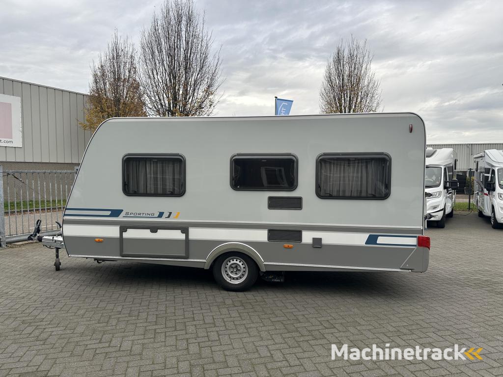 Eriba Sporting 465 Moover, voortent