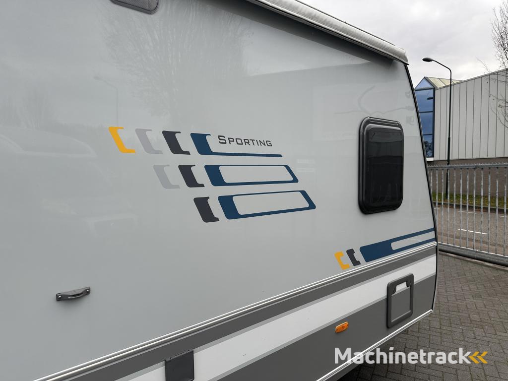 Eriba Sporting 465 Moover, voortent