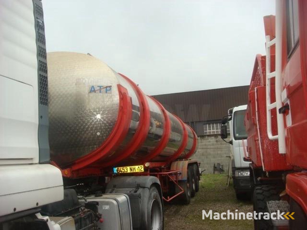 Magyar CITERNE INOX ALIMENTAIRE 3 ESSIEUX 28000L  4 COMP  S/LAMES