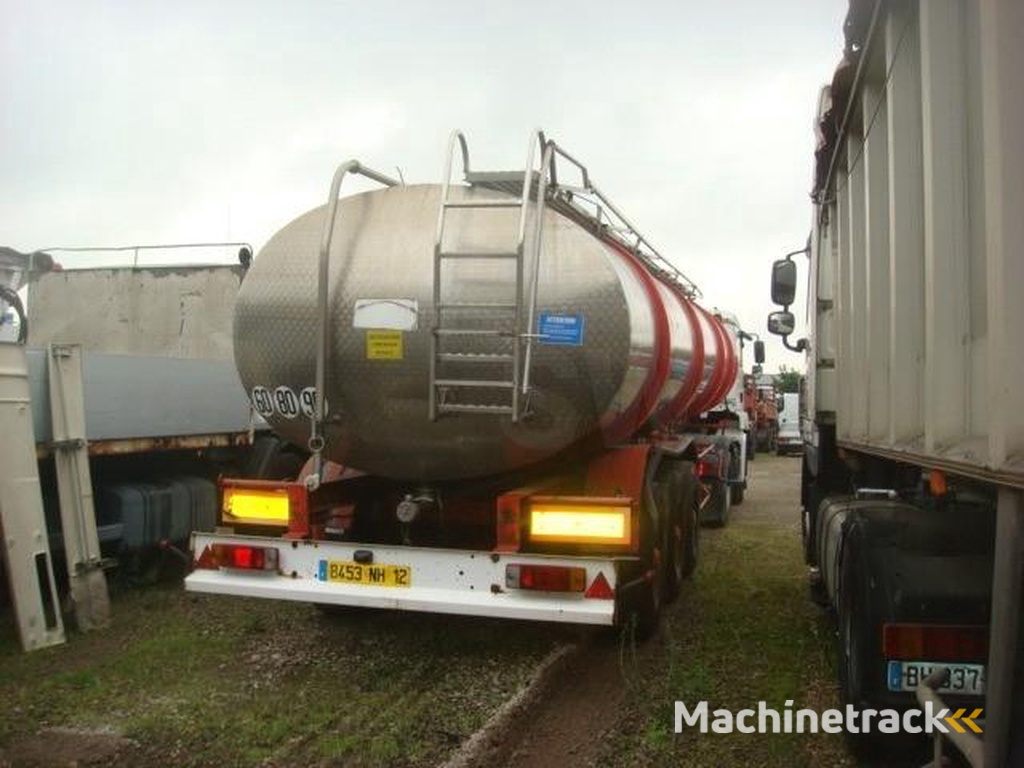 Magyar CITERNE INOX ALIMENTAIRE 3 ESSIEUX 28000L  4 COMP  S/LAMES