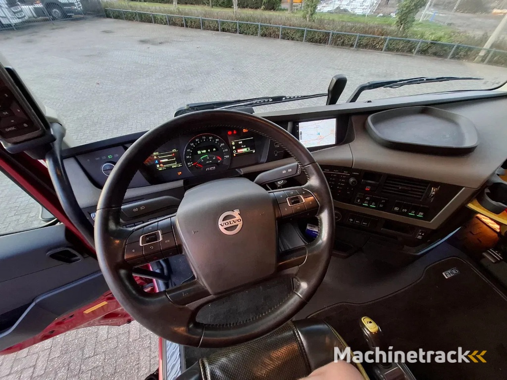Volvo FH16-750 / BIG AXLE / VEB+ / ONLY:679711 KM / TECHNICAL 70TON / 9TON FRONT AXLE / INLINER / FULL-AIR / AUTOMATIC / EURO-6 / 2018