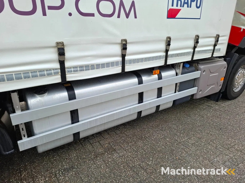 Renault T470 / CLEAN NL TRUCK / SLIDING ROOF / CURTAIN SAILS / SMART TACHO / ACC / LWDS / PLATFORM 2000KG / FRIDGE / AUTOMATIC / EURO-6 / 2016