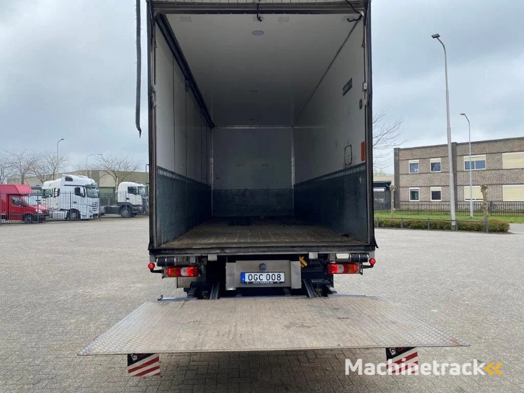 Mercedes-Benz ATEGO 1624 / AUTOMATIC / CLOSED BOX / SIDE DOORS / AIRCO / LWDS / FCW / EURO-6 / 2016