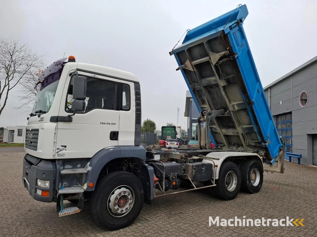 MAN TGA 26.310 / 6X4 / 2XBIG AXLE / 2SIDE TIPPER / ONLY:545423 KM / TUV:06-05-2026 / FULL-STEEL / AIRCO / MANUAL / EURO-4 / 2005