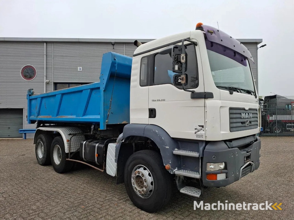MAN TGA 26.310 / 6X4 / 2XBIG AXLE / 2SIDE TIPPER / ONLY:545423 KM / TUV:06-05-2026 / FULL-STEEL / AIRCO / MANUAL / EURO-4 / 2005