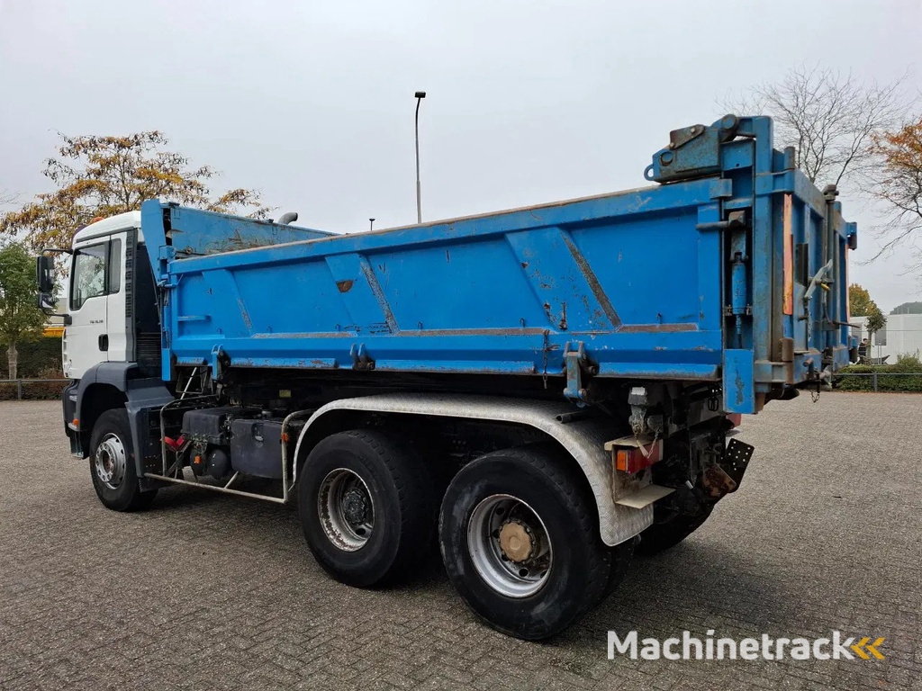 MAN TGA 26.310 / 6X4 / 2XBIG AXLE / 2SIDE TIPPER / ONLY:545423 KM / TUV:06-05-2026 / FULL-STEEL / AIRCO / MANUAL / EURO-4 / 2005