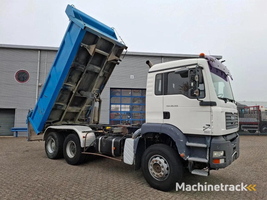 MAN TGA 26.310 / 6X4 / 2XBIG AXLE / 2SIDE TIPPER / ONLY:545423 KM / TUV:06-05-2026 / FULL-STEEL / AIRCO / MANUAL / EURO-4 / 2005
