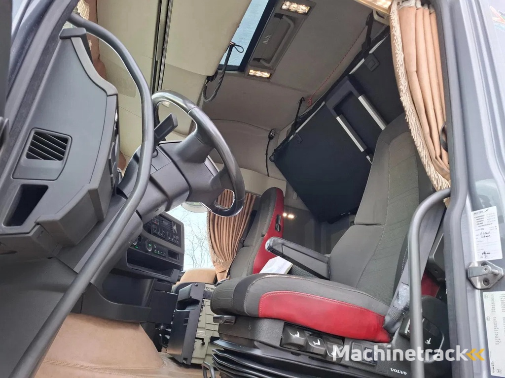 Volvo FH4-500 / I-SAVE / VEB+ / DYNAMIC STEERING / ONLY:590266 KM / NAVI / ACC / LWDS / LIFT AXLE / AUTOMATIC / EURO-6 / 2019