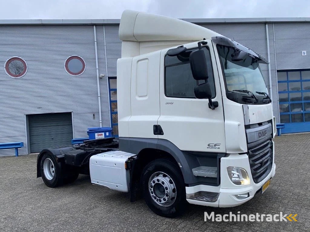 DAF CF370 / NICE CLEAN NL TRUCK / TYRES 80% / AUTOMATIC / EURO-6 / 2015