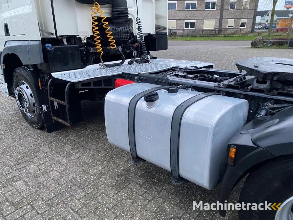 DAF CF370 / NICE CLEAN NL TRUCK / TYRES 80% / AUTOMATIC / EURO-6 / 2015