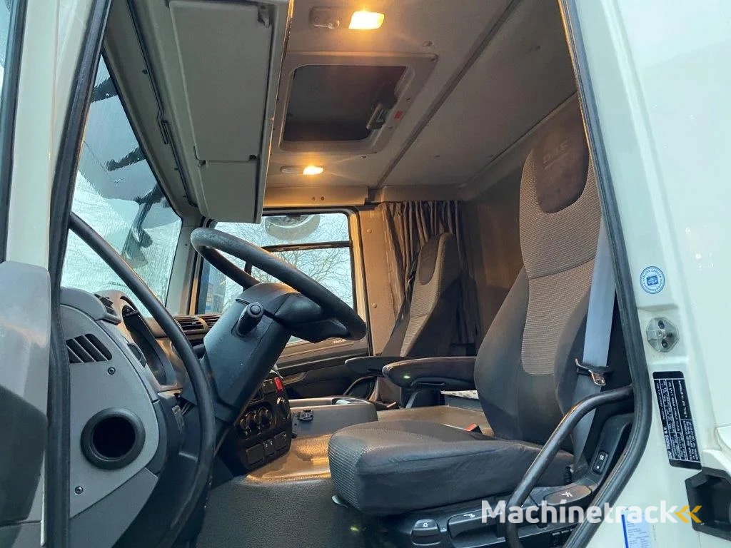 DAF CF370 / NICE CLEAN NL TRUCK / TYRES 80% / AUTOMATIC / EURO-6 / 2015