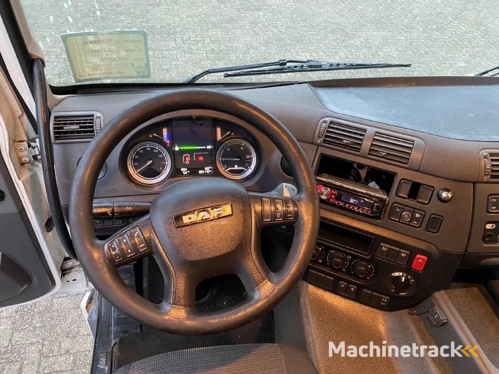 DAF CF370 / NICE CLEAN NL TRUCK / TYRES 80% / AUTOMATIC / EURO-6 / 2015