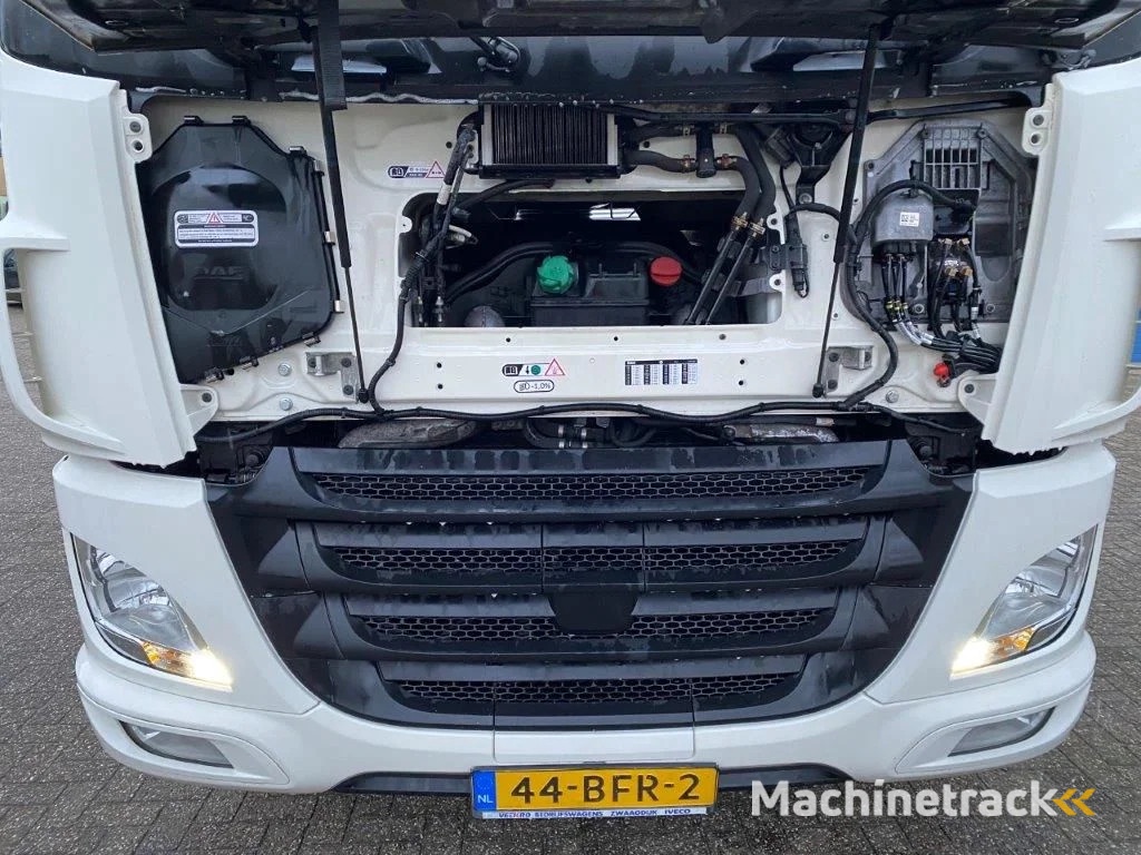 DAF CF370 / NICE CLEAN NL TRUCK / TYRES 80% / AUTOMATIC / EURO-6 / 2015