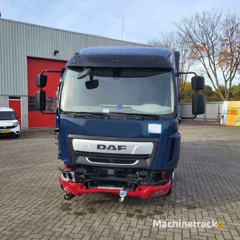 DAF LF 210 / ENGINE RUNNING / ONLY:120371 KM / PLATFORM:1000 KG / LWDS / AIRCO / AUTOMATIC / EURO-6 / 2022