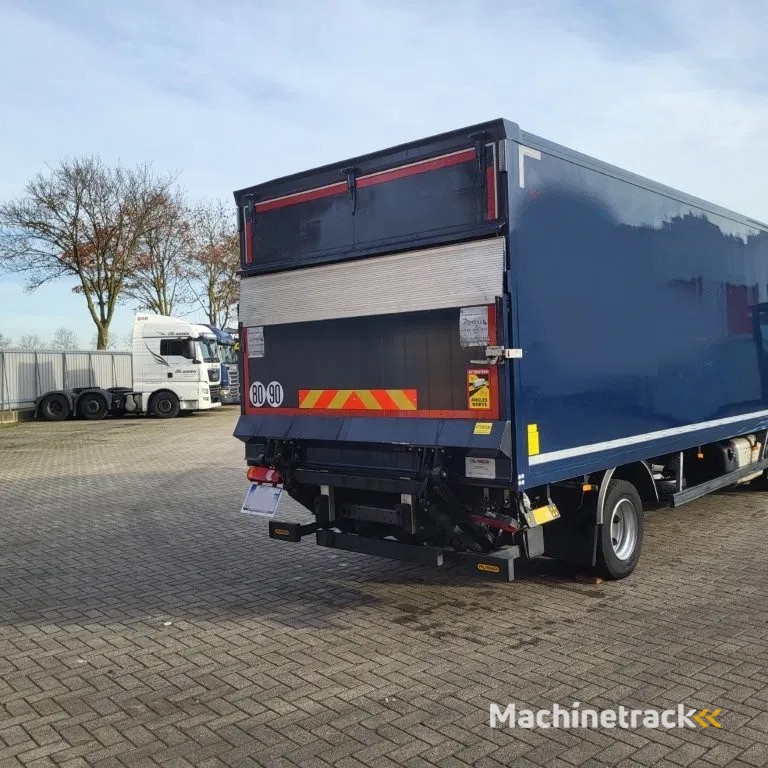 DAF LF 210 / ENGINE RUNNING / ONLY:120371 KM / PLATFORM:1000 KG / LWDS / AIRCO / AUTOMATIC / EURO-6 / 2022