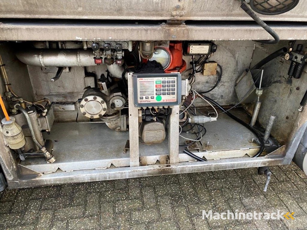 DAF 65CF-240 / FULL STEEL / POMP / 3 COMPARTIMENTS / 8350 LITER / ONLY:25969 KM / EURO-2 / MANUAL / GOOD CONDITION