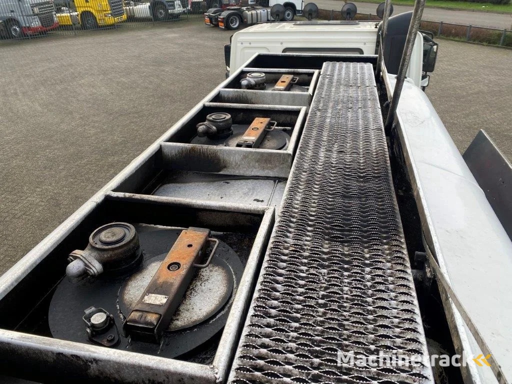 DAF 65CF-240 / FULL STEEL / POMP / 3 COMPARTIMENTS / 8350 LITER / ONLY:25969 KM / EURO-2 / MANUAL / GOOD CONDITION