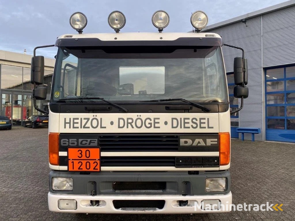 DAF 65CF-240 / FULL STEEL / POMP / 3 COMPARTIMENTS / 8350 LITER / ONLY:25969 KM / EURO-2 / MANUAL / GOOD CONDITION