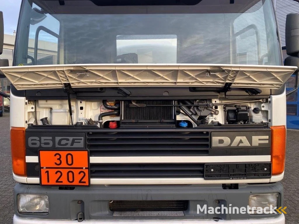 DAF 65CF-240 / FULL STEEL / POMP / 3 COMPARTIMENTS / 8350 LITER / ONLY:25969 KM / EURO-2 / MANUAL / GOOD CONDITION