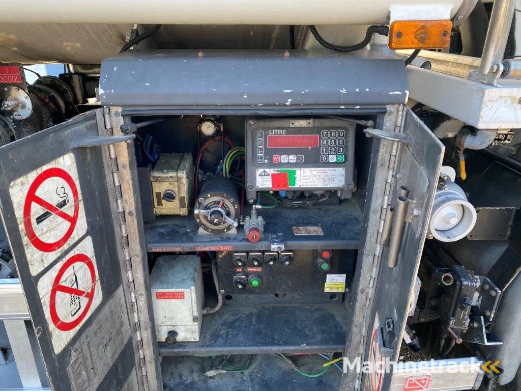 Volvo FL7-290 / 5 COMPARTIMENTS / 13000 LITER TOTAL / PUMP / AUTOMATIC / EURO-5 / 2009