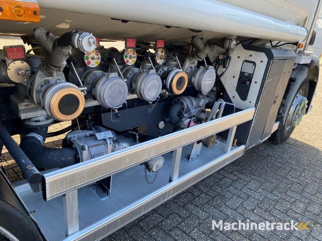 Volvo FL7-290 / 5 COMPARTIMENTS / 13000 LITER TOTAL / PUMP / AUTOMATIC / EURO-5 / 2009