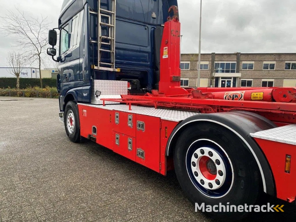 DAF XF106-530 8X2 / AJK HOOKLIFT 25000KG / 9 TON FRONT AXLE / NAVI / ONLY:612482 KM / SSC / AUTOMATIC / EURO-6 / 2019