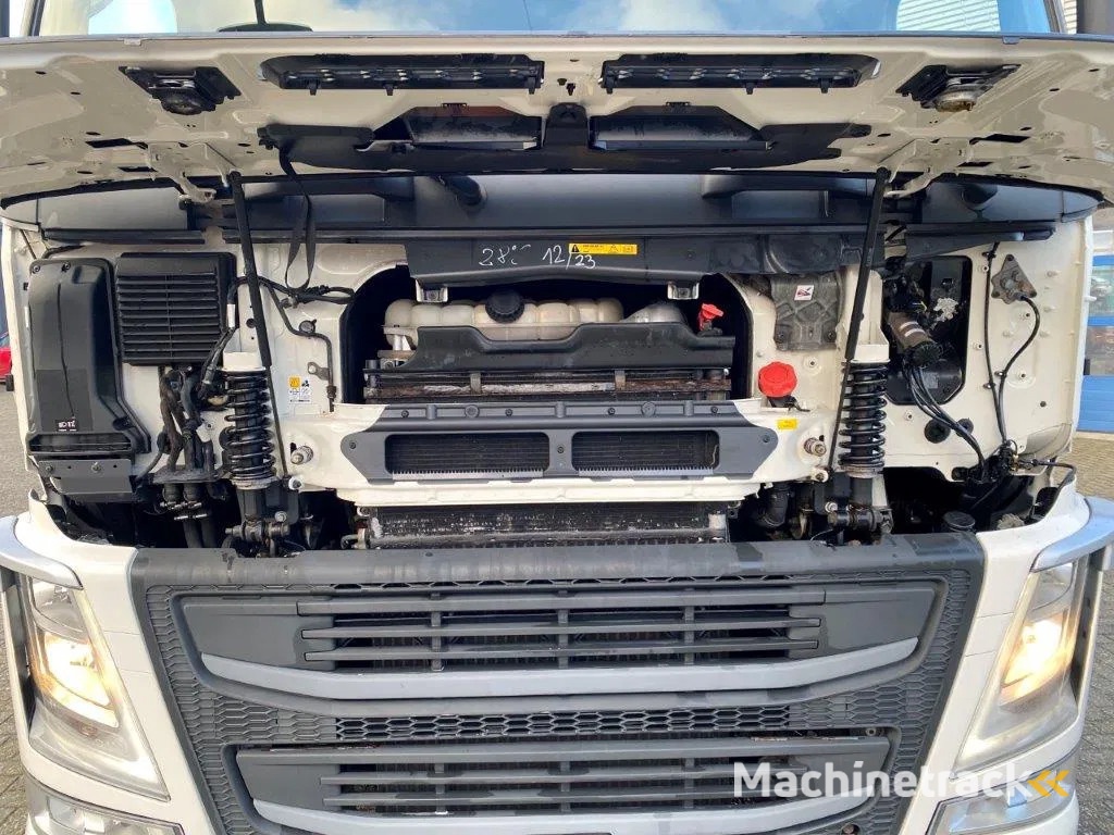 Volvo FM11-370 / GERMAN TRUCK / KB CHASSIS / VEB / ACC / LWDS / DOUBLE TANK / ONLY:763562 KM / AIRCO / AUTOMATIC / EURO-6 / 2018