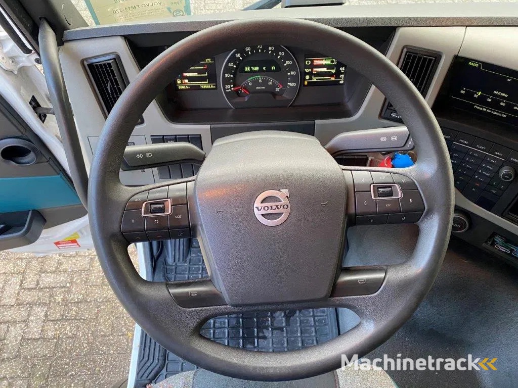 Volvo FM11-370 / GERMAN TRUCK / KB CHASSIS / VEB / ACC / LWDS / DOUBLE TANK / ONLY:763562 KM / AIRCO / AUTOMATIC / EURO-6 / 2018
