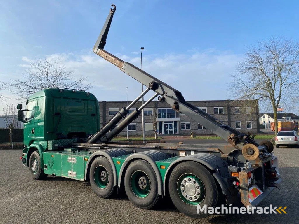 Scania R520 V8 / 8X4 / BIG AXLE / AJK HOOKLIFT 30TON / LIFT+LENKACHSE / NAVI / LEATHER / FULL-AIR / AUTOMATIC / EURO-6 / 2015