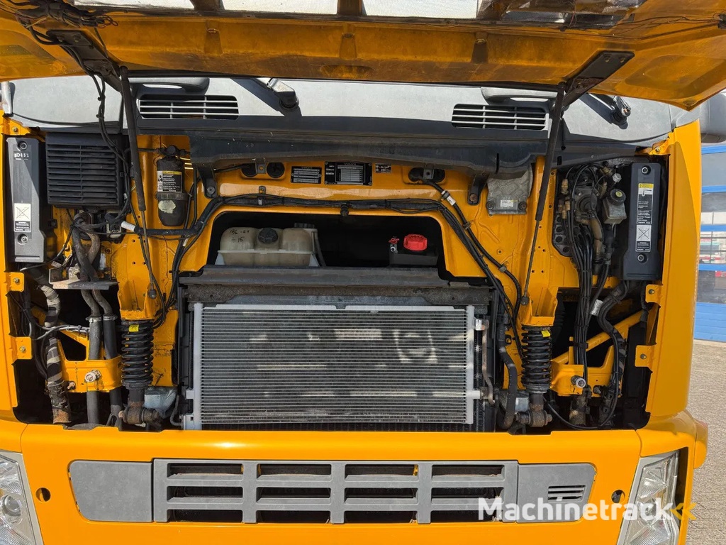 Volvo FH12-420 / CRANE AMCO VEBA V8204S / REMOTE / XENON / AIRCO / ANALOGE TACHO / MANUAL / EURO-3 / 2003