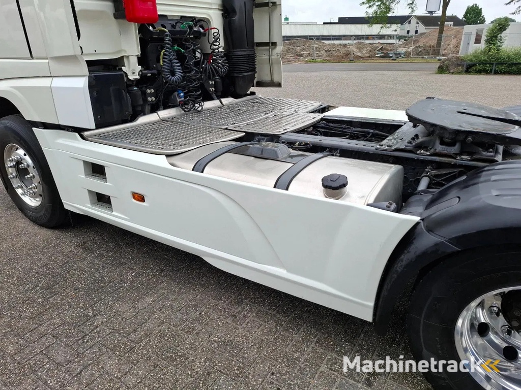 DAF XF106-460 / DEB / TUV:20-01-2026 / 753438 KM / FRIDGE / ACC / LWDS / GEN2 V2 TACHO / ALCOA / AUTOMATIC / EURO-6 / 2017