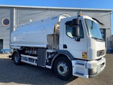 Minituur van Volvo FL7-290 / 5 COMPARTIMENTS / 13000 LITER TOTAL / PUMP / AUTOMATIC / EURO-5 / 2009