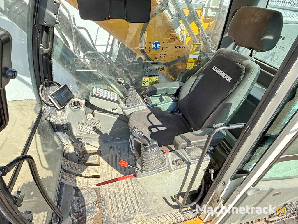 Liebherr R926NLC - Oilquick  Tilting Bucket  German Machine