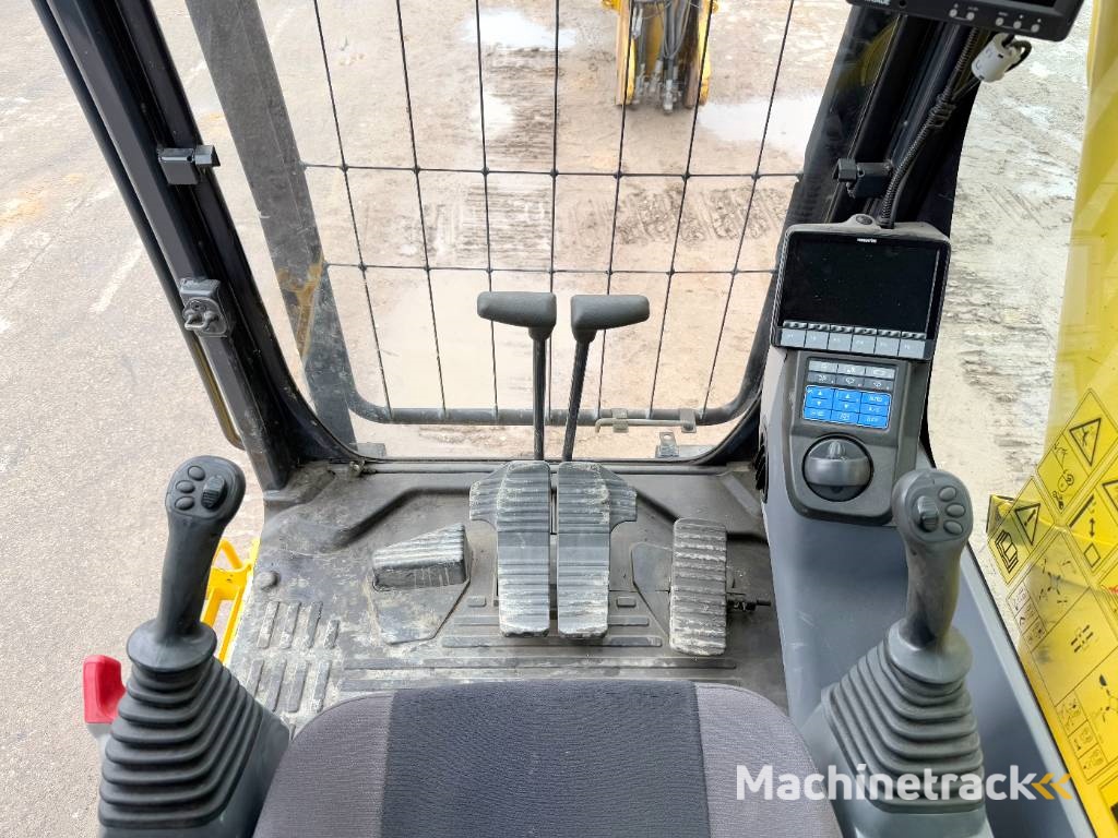 Komatsu PC490LC-10 UHD - 29m Demolition / Oilquick