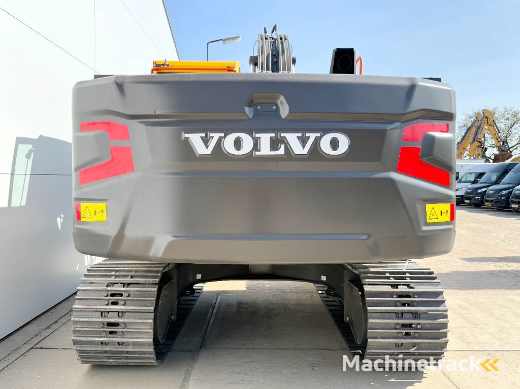 Volvo EC210 - Unused / New 2025 Model / Hammer Lines