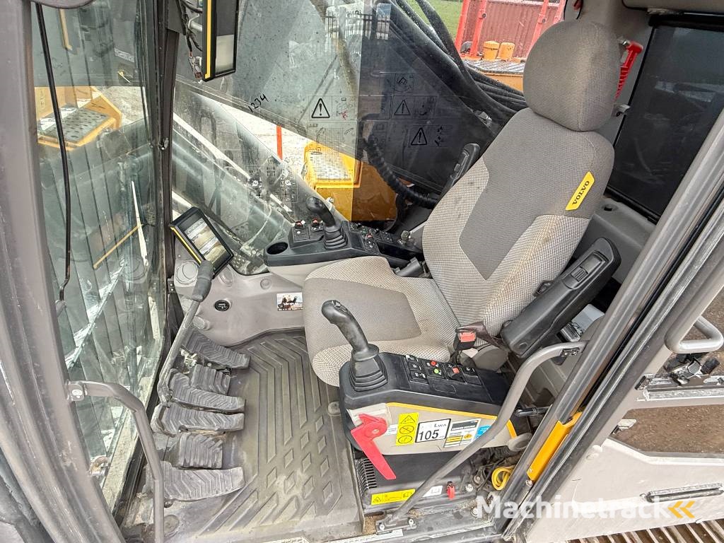 Volvo EC380EHR UHD - 24m / Hydr Undercarriage / Oilquick