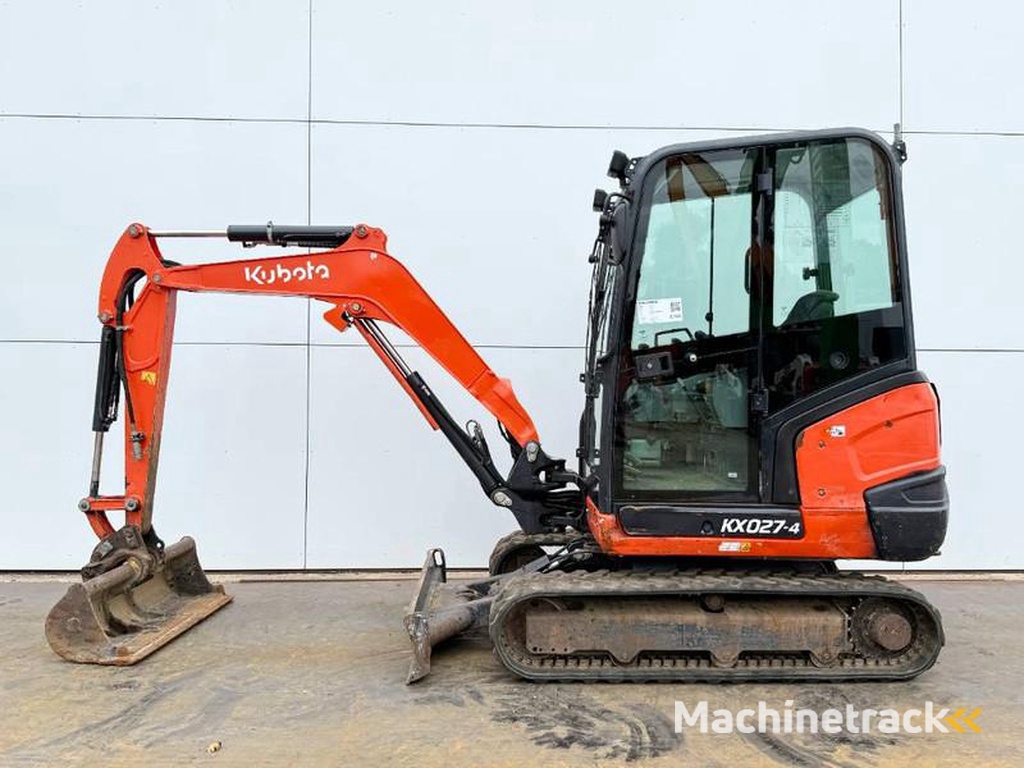 Kubota KX027-4-Hammer-Lines-Quick-Coupler