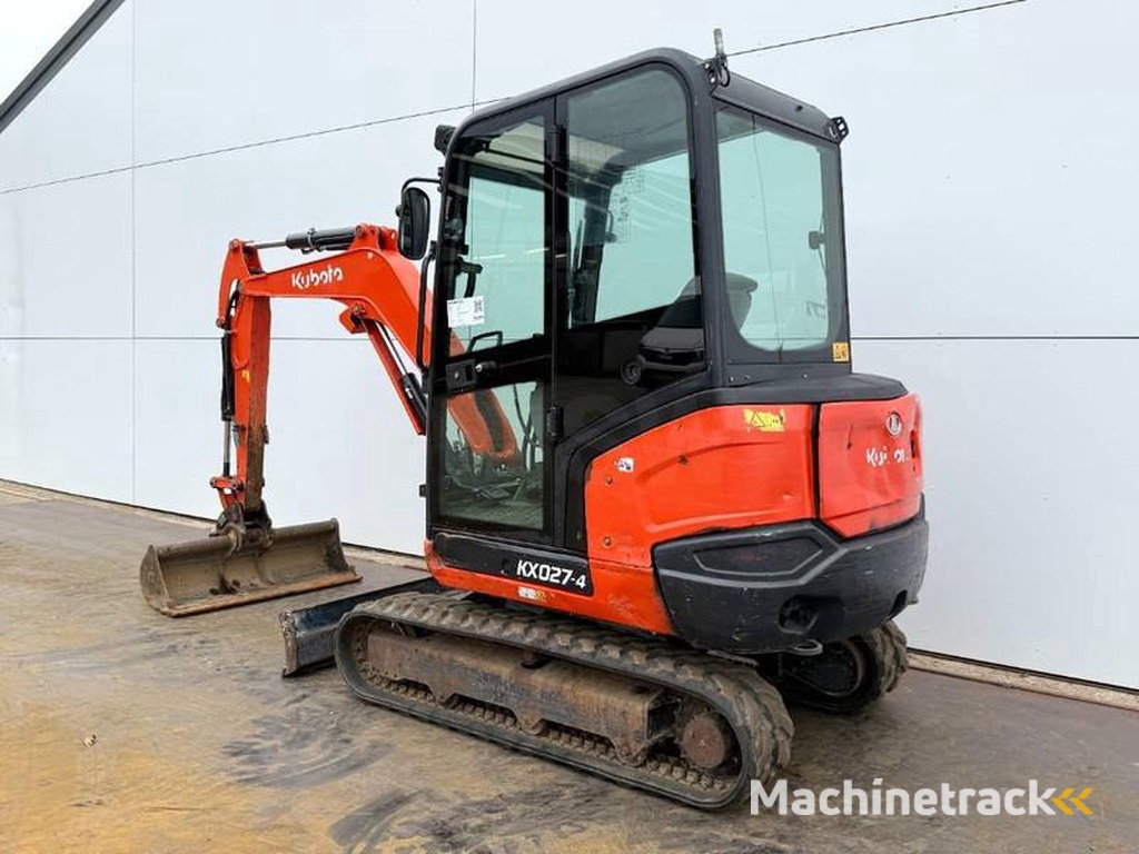Kubota KX027-4-Hammer-Lines-Quick-Coupler