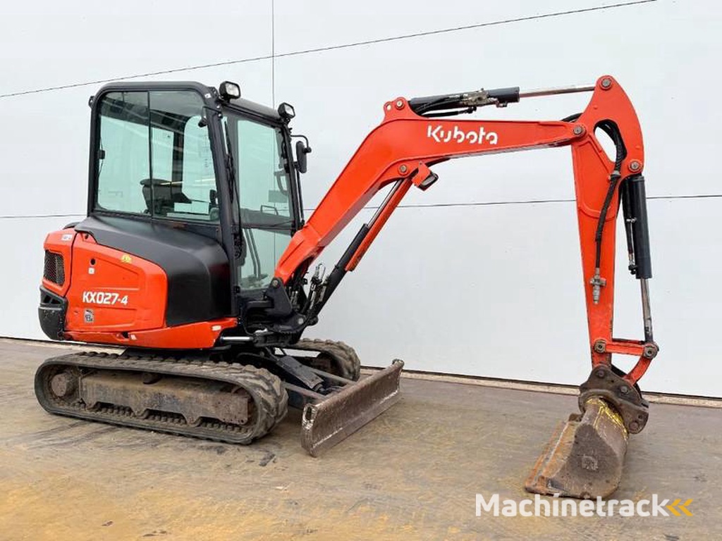 Kubota KX027-4-Hammer-Lines-Quick-Coupler