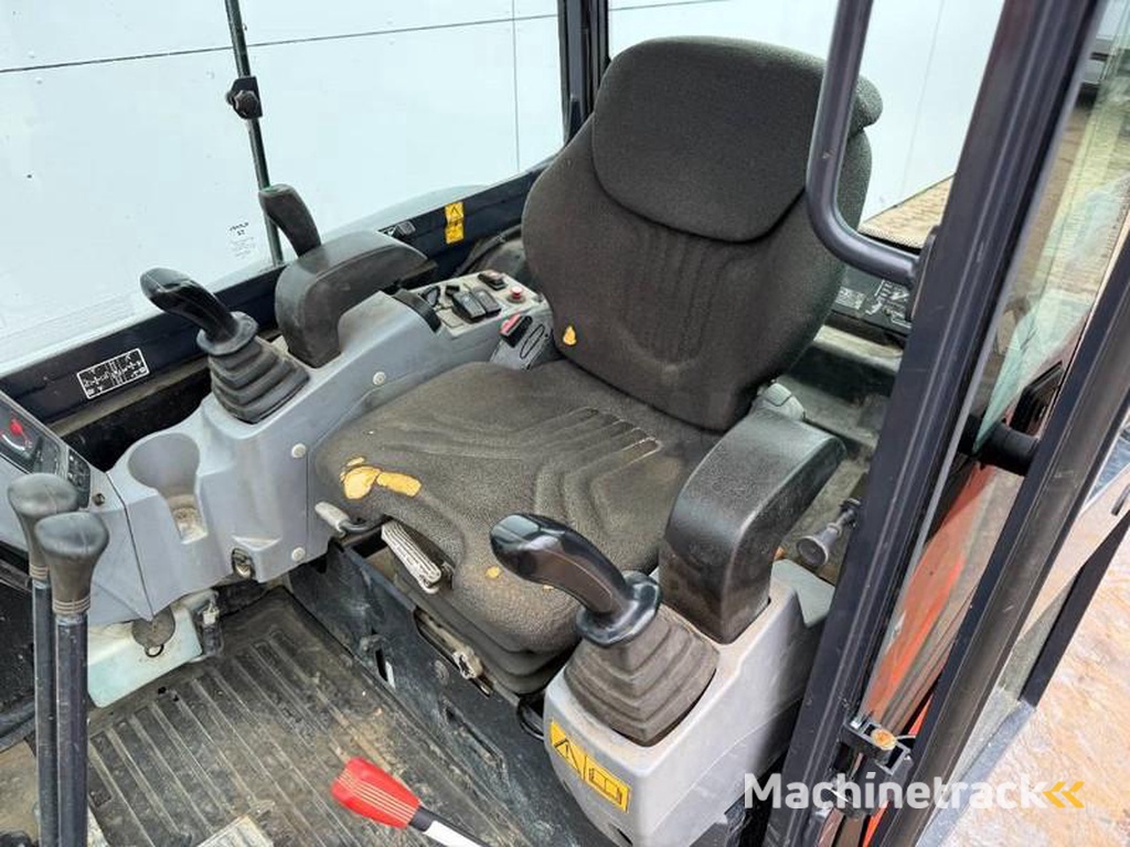 Kubota KX027-4-Hammer-Lines-Quick-Coupler