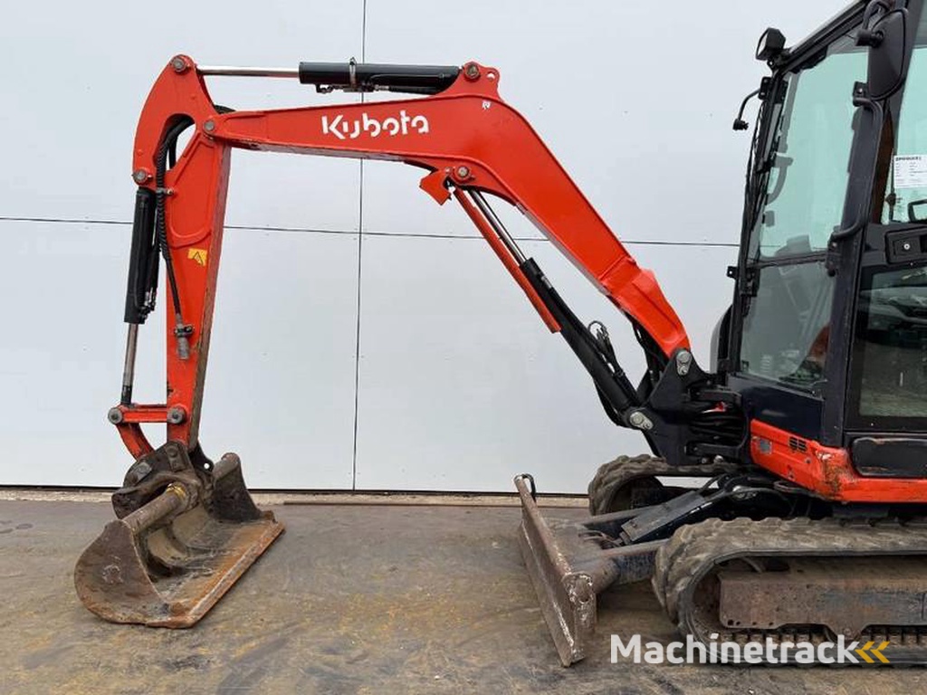 Kubota KX027-4-Hammer-Lines-Quick-Coupler