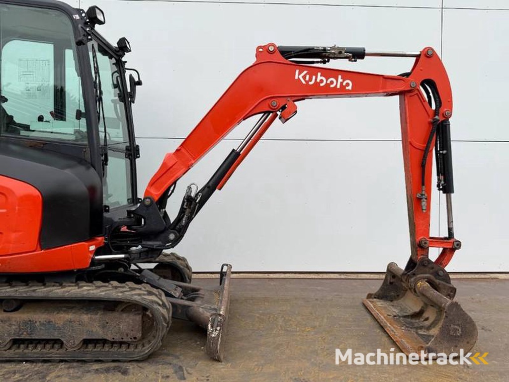 Kubota KX027-4-Hammer-Lines-Quick-Coupler